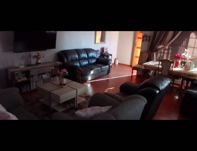 3 BEDROOM HOUSE FOR SALE IN AZALEA PARK